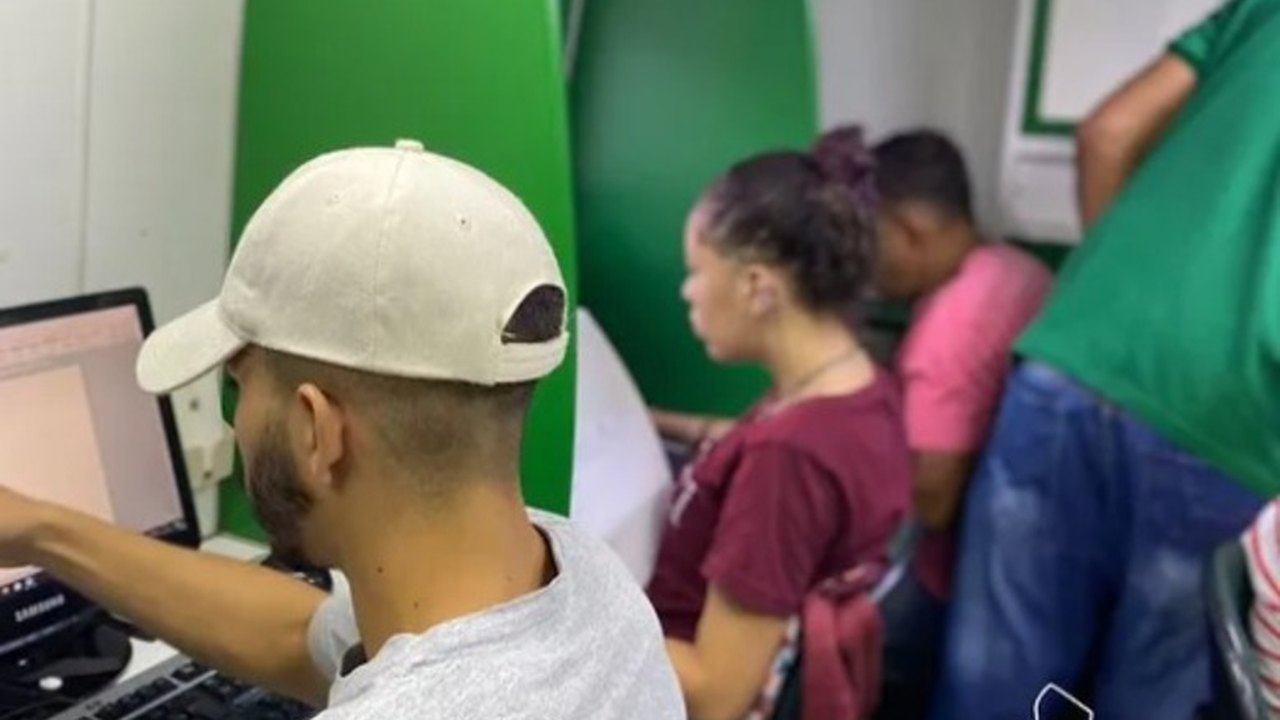 Parceria entre Prefeitura e Senar leva curso de inclusão digital para moradores de Traipu