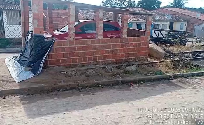 Garagem construída em Cajueiro