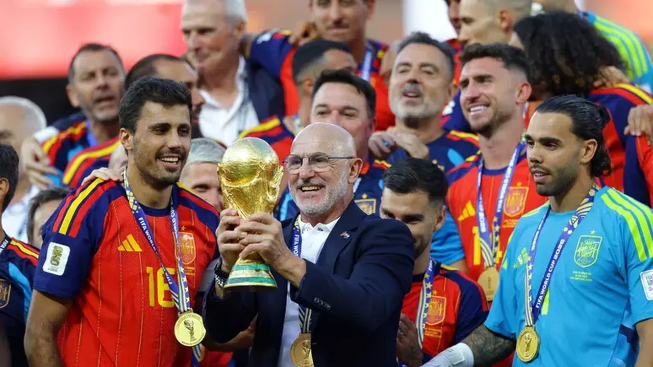 De la Fuente exalta geração espanhola após título da Copa do Mundo