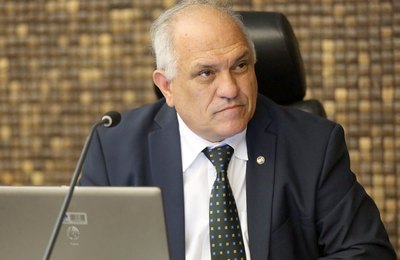 Ex-jogador e campeão pelo CSA, desembargador Otávio Praxedes recebe homenagem no jogo contra Tombense