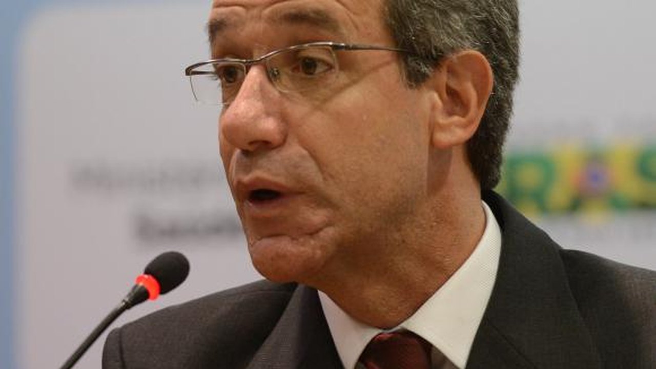 Ministro da Saúde pede demissão para assumir cargo em universidade