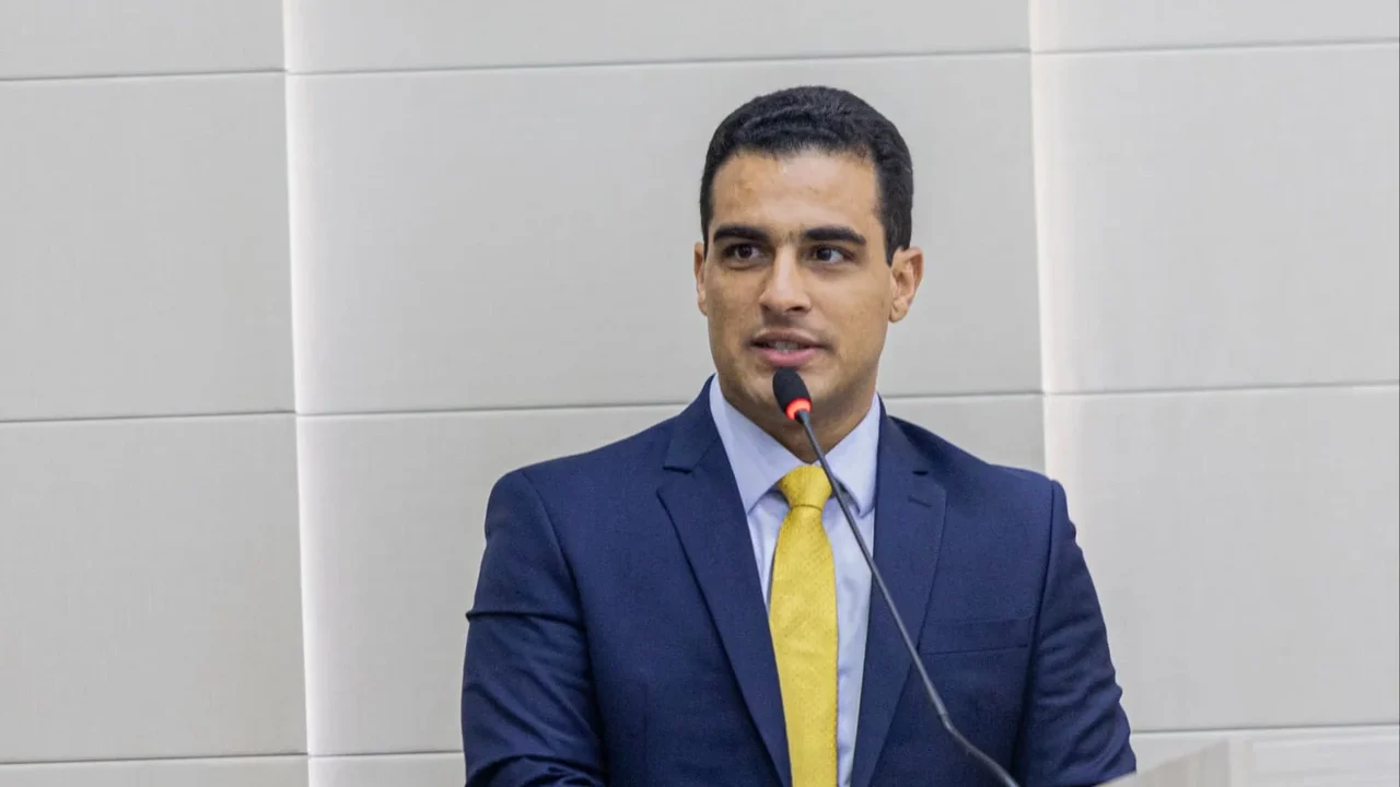 Lixo se acumula em Maceió, e ex-líder de JHC cobra providências da Prefeitura de Rodrigo Cunha