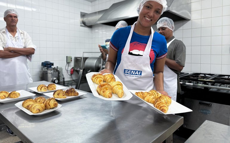 Dependentes químicos concluintes de tratamento na Rede Acolhe realizam curso profissionalizante