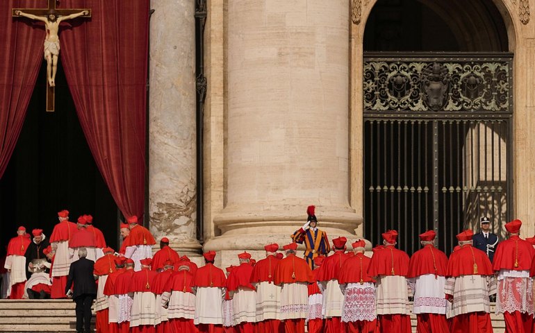 Quem são os cardeais brasileiros que vão ajudar a eleger o novo papa?
