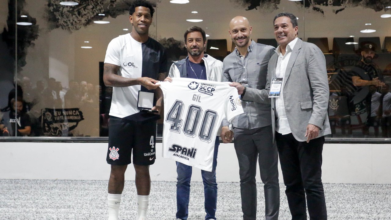 Luxemburgo estreia no Corinthians com derrota para o Del Valle e torcida protesta