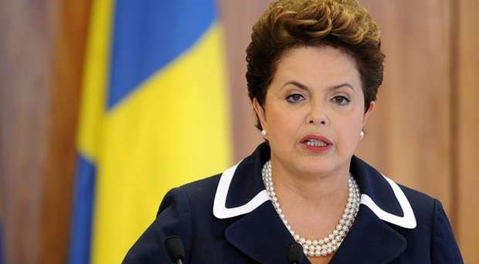 Dilma presta apoio aos jogadores da seleção/ Getty Images