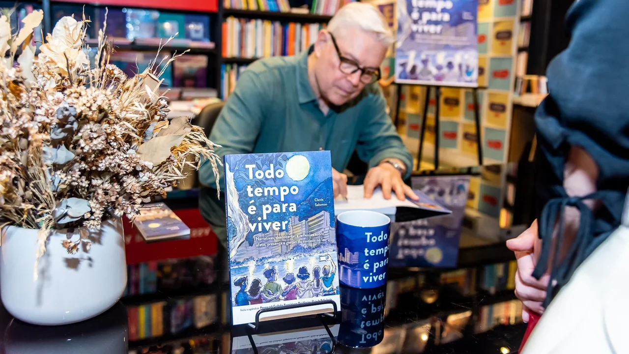 Engenheiro deixa carreira corporativa para cuidar da mãe e transforma experiência em livro sobre os desafios do cuidado familiar