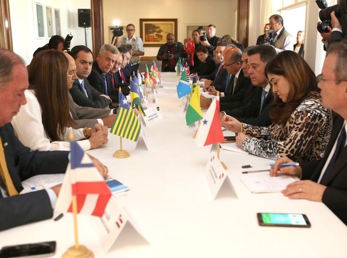 Prefeitos cobram pacto para renegociar dívidas