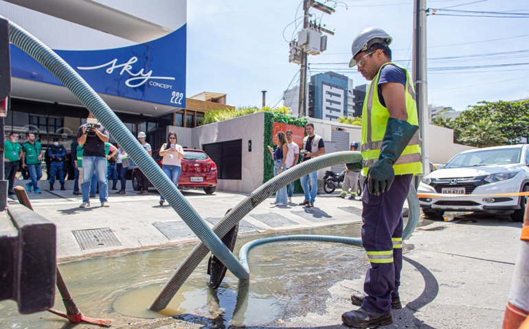 Prefeitura combate ligações clandestinas de esgoto em redes de drenagem da capital