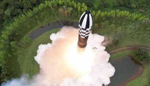 Coreia do Norte lança mísseis e simula ataque nuclear no Mar do Leste