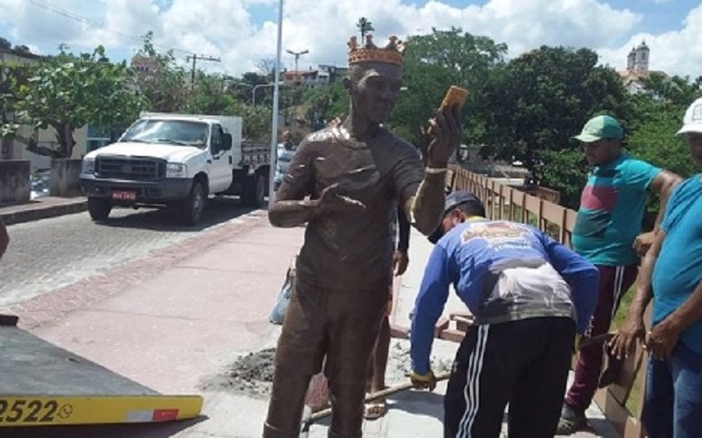 Penedo: Uma afronta ao povo e a lei