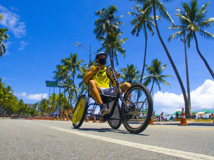 Orla de Ponta Verde recebe edição do Projeto Bike Sem Barreiras neste domingo (29)