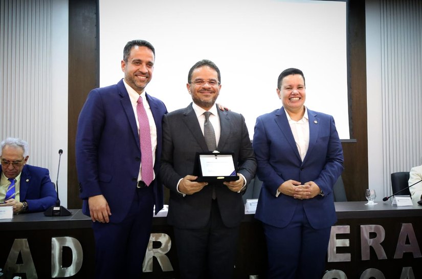 Presidente da Assembleia, deputado Marcelo Victor é condecorado com a comenda Procuradora Sônia Suruagy