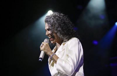 Simone traz nova turnê a Maceió dia 21 de setembro