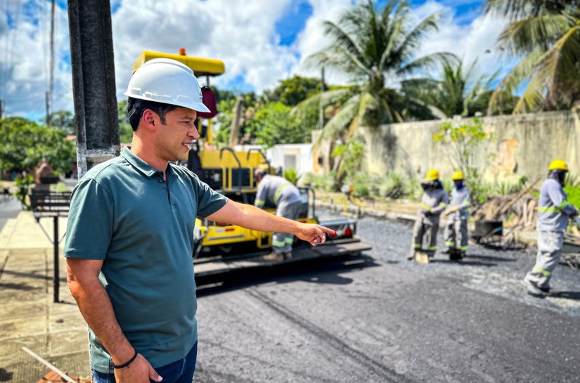 Vice-prefeito e titular da Seminfra vistoria obras de pavimentação do Tabuleiro e Santa Amélia