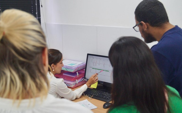 Grupo de pesquisa universitária realiza visita técnica ao Laboratório Forense de Alagoas