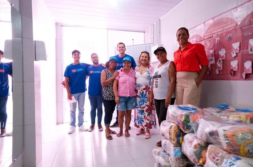 Secdef participa de doação de alimentos do Alagoas Sem Fome à instituição de apoio a pessoas com câncer