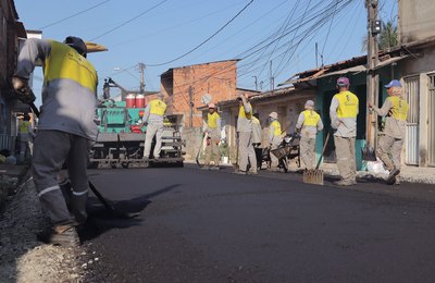 Programa Mais Asfalto leva pavimentação a mais de 27 quilômetros de vias em Maceió