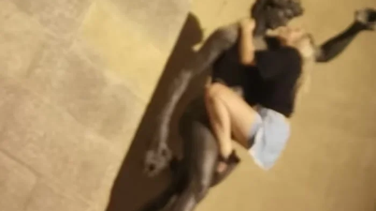 Itália: autoridades buscam identificar turista que simulou atos sexuais em estátua do deus Baco
