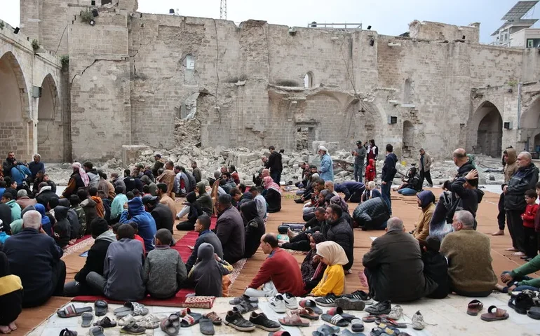 Fim do Ramadã, mês sagrado para muçulmanos, é marcado por guerra e fome em Gaza
