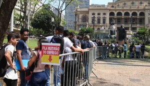 FILA EMPREGO / Foto: Rovena Rosa/Agência Brasil
