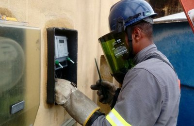 Eletrobras autua 600 unidades durante operação de combate ao furto de energia no Litoral Norte
