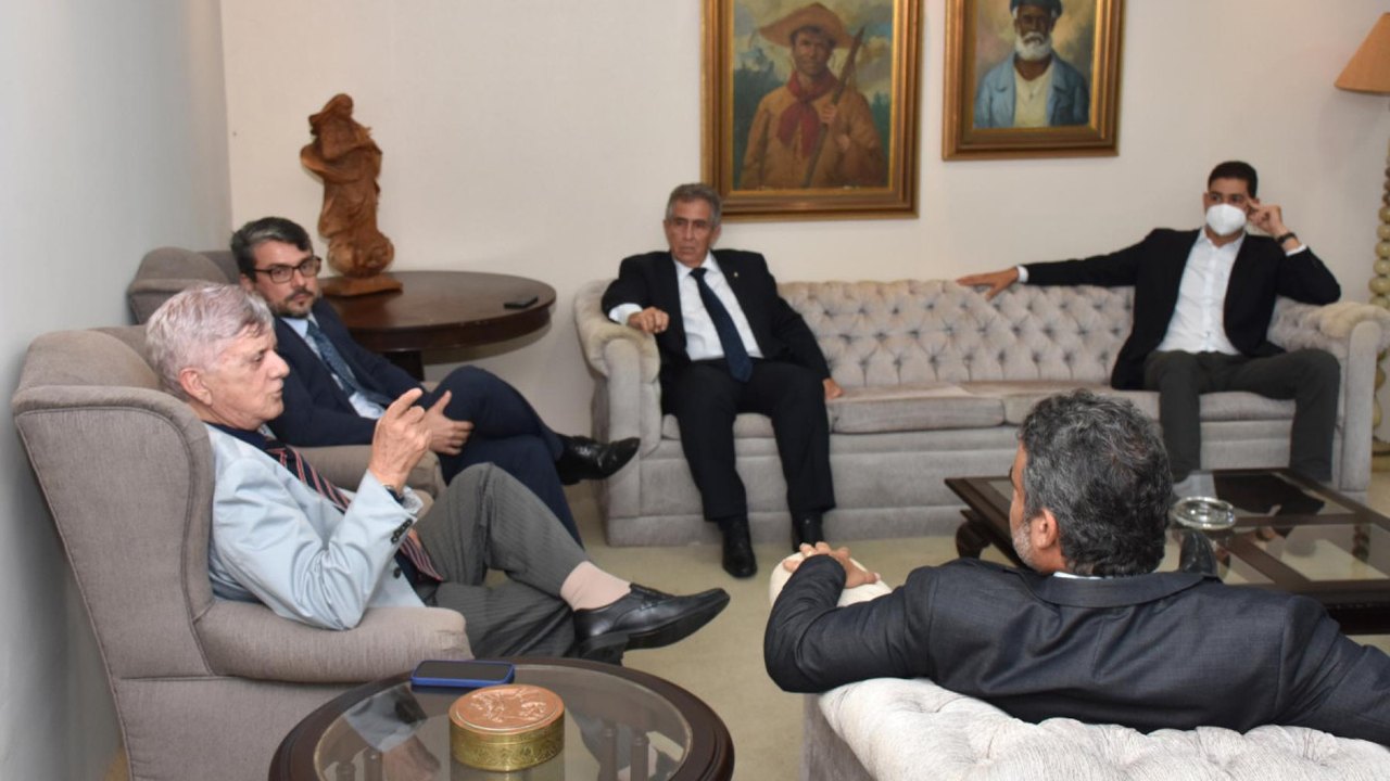 Governador Kléver Loureiro recebe desembargadores do TRE-AL