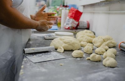 Do campo à mesa escolar: visita técnica mostra segredo do sucesso da merenda saudável de Maceió