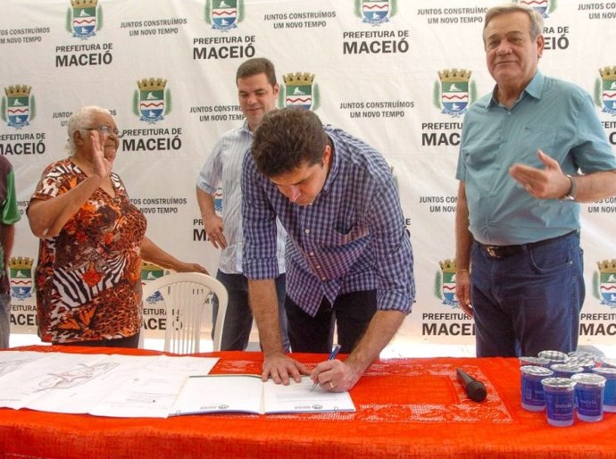 Prefeitura de Maceió autoriza obra em praça no bairro de Riacho Doce