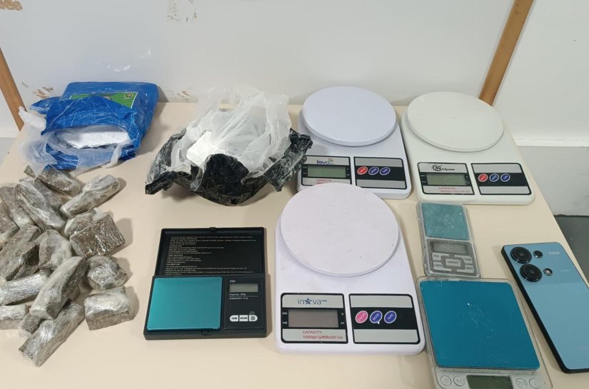 Denúncia anônima leva PM a apreender um quilo de droga no bairro de Ponta Grossa