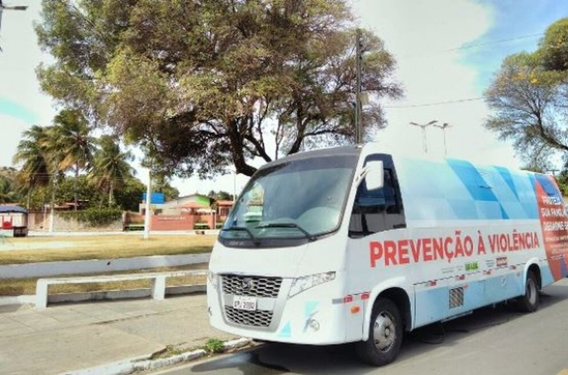 Ônibus para entrega voluntária de armas está disponível no litoral sul