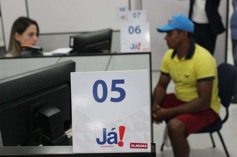 Governo inaugura posto da Sefaz na Central Já! de Maribondo