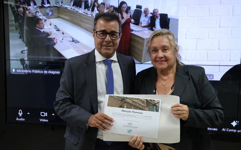 Na 6ª Reunião Extraordinária, Colégio de Procuradores homenageia promotores de Justiça aposentados