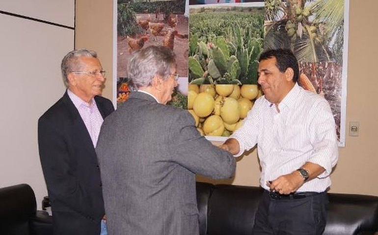 Seagri e Cesmac discutem parceria para uso de Clínica Veterinária