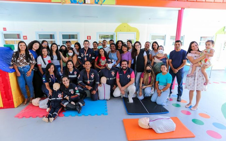 Projeto Escola Segura capacita profissionais da Creche Cria em curso de primeiros socorros