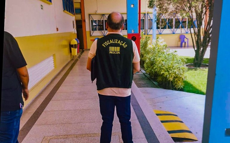 Procon Arapiraca auxilia pais e responsáveis no período de volta às aulas