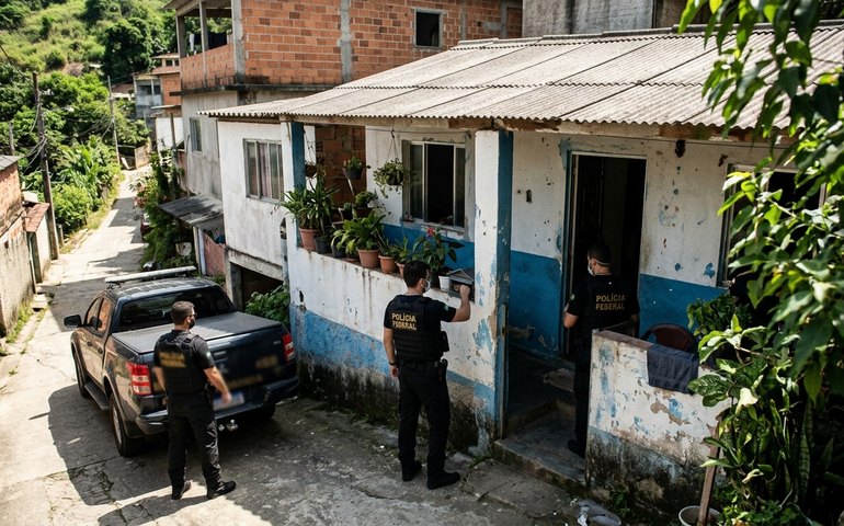PF cumpre mandados de busca e apreensão em operação para combater nomeação de 'fantasmas' em Angra dos Reis