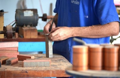 Fábrica no presídio transforma lixo em sabonete, material de cozinha e brinquedos