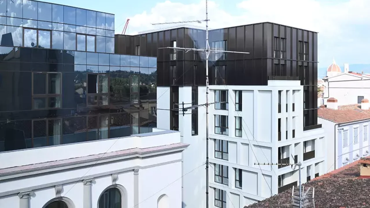 Mais de 10 são intimados por construção de 'cubo negro' em Florença