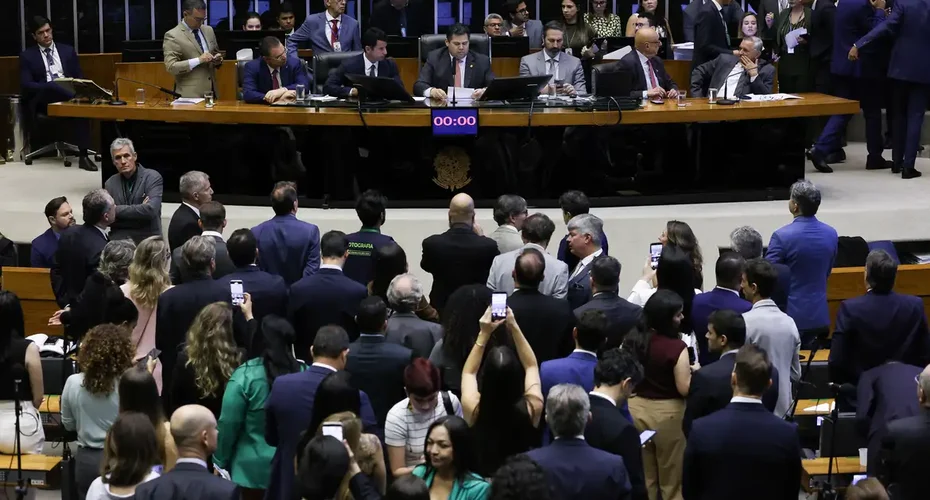 Alcolumbre marca votação da PEC pelo fim da 6x1 para quarta-feira, 14