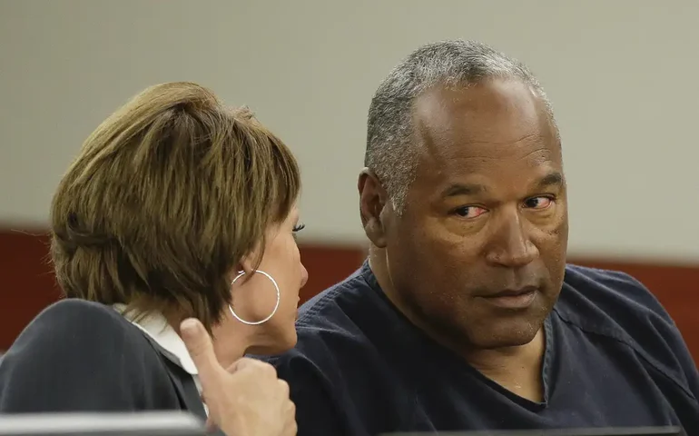 O.J. Simpson, astro da NFL, morre aos 76 anos, vítima de câncer, nos Estados Unidos