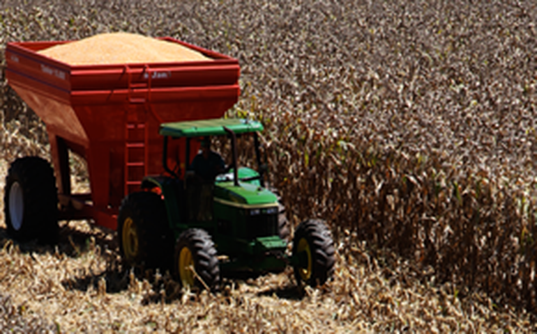 Maquinário agrícola não precisará de licenciamento e emplacamento