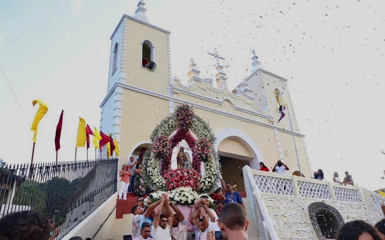 Santana do Mundaú encerra festejos de Senhora Sant’Ana com procissão e shows
