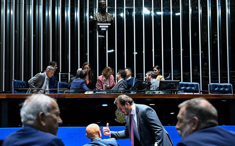 Adiada votação de projetos com doações do Exército para Uruguai e Paraguai