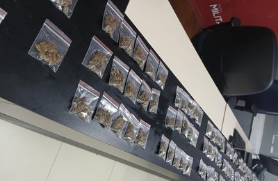 PM detém dois suspeitos com drogas em Maragogi