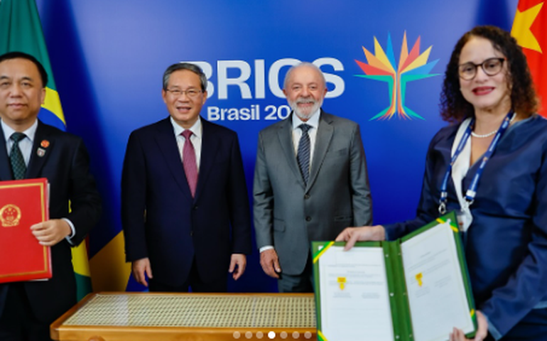 Lula faz foto de família com representantes do Brics na Cúpula de Líderes