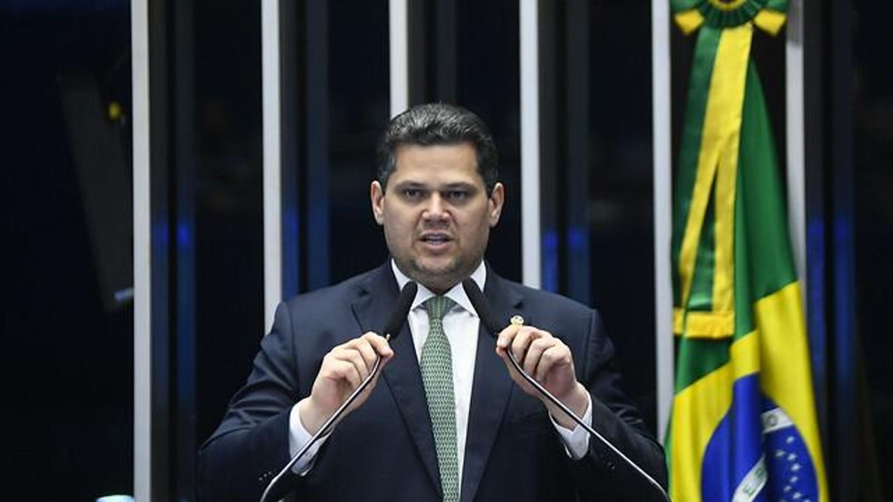Mídia: Alcolumbre é alvo de investigação que mira empresa beneficiada por emendas parlamentares