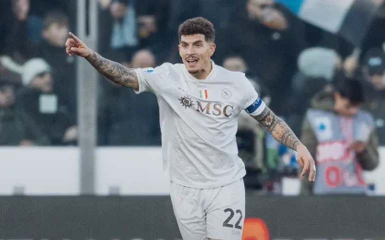 Napoli vence Cremonese após conquista da Supercopa e pressiona rivais na tabela