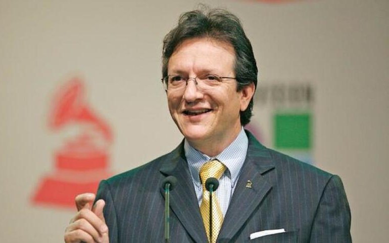 Laras homenageia ex-presidente Gabriel Abaroa