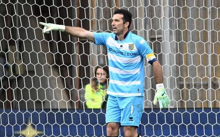 Buffon chora após Parma não retornar à elite italiana: 'Sensação de perda e solidão'
